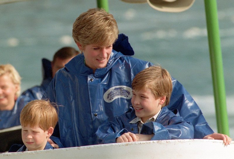 Princeza Diana sa sinovima Williamom i Harryjem