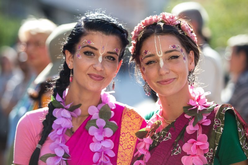 Procesijom uz ukrašenu kočiju koja nosi velika božanstva Jaganatha, Baladeva i Subhadre započeo je Drugi Festival Kočija - Ratha Yatra Zagreb 2017.