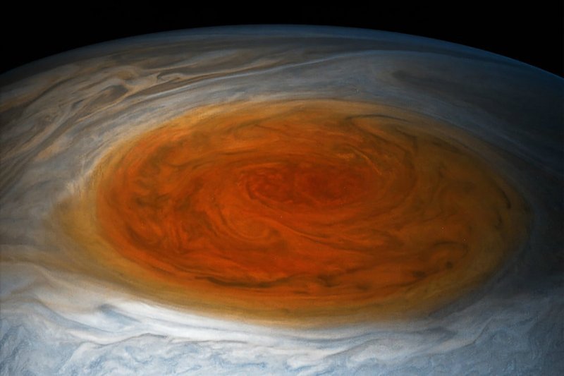 Juno promatra crveni kaos Jupitera
