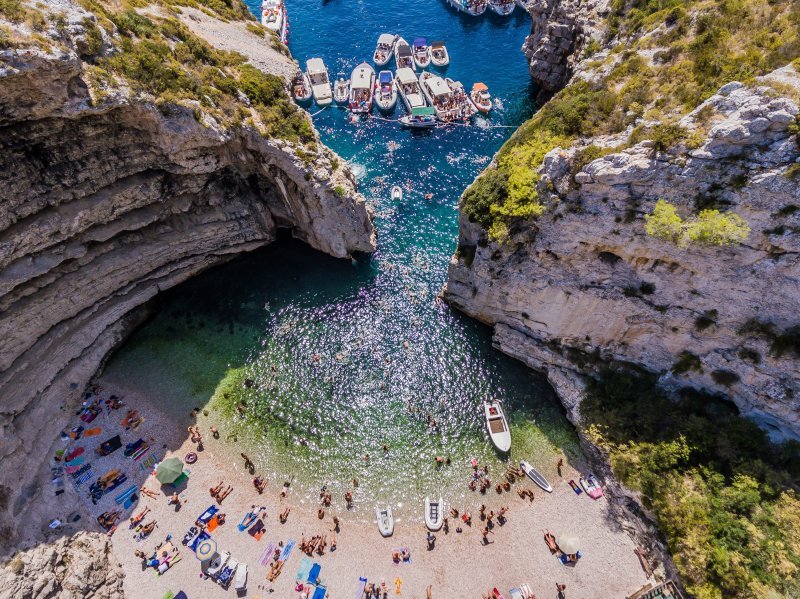 Panoramske fotografije uvale Stiniva