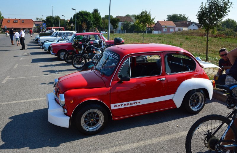 Slavonski Brod: Izložba oldtimera