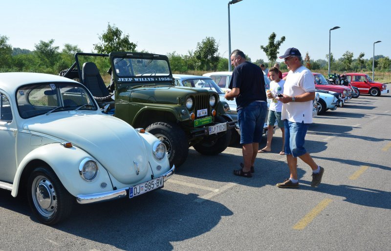 Slavonski Brod: Izložba oldtimera