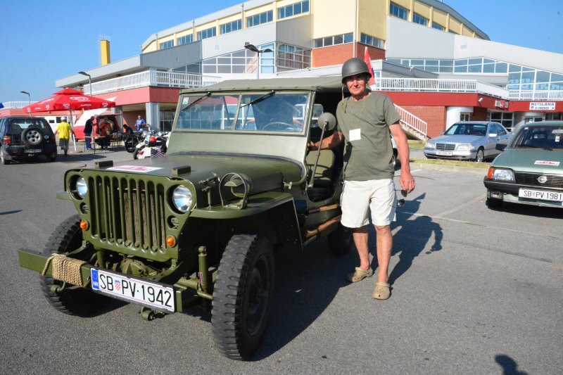 Slavonski Brod: Izložba oldtimera