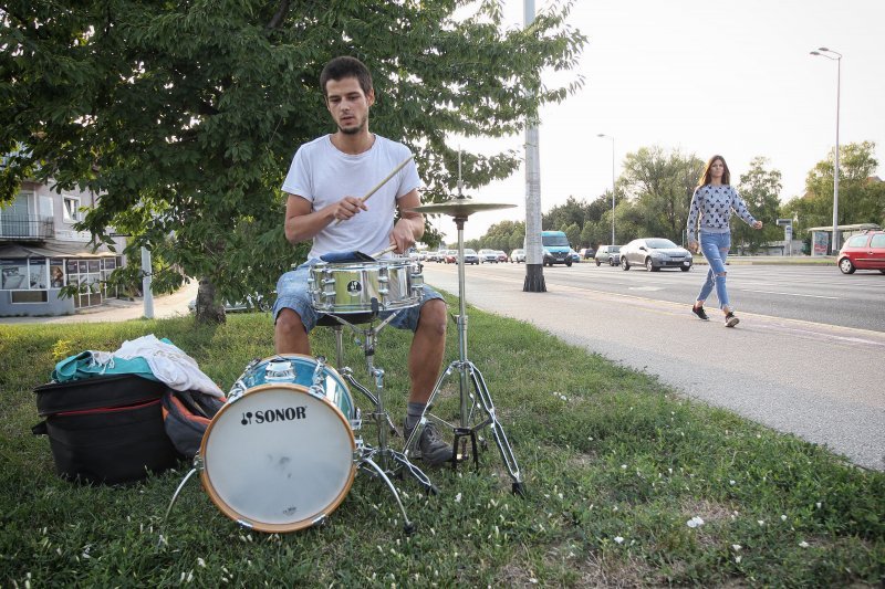 Bubnjar Ivan Marinović vježba na križanju Hrgovića i Zagrebačke avenije