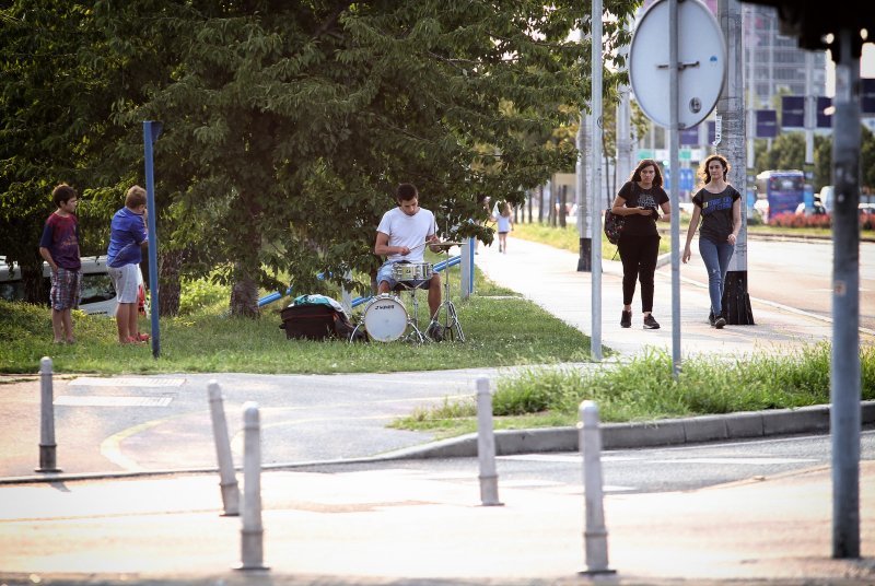 Bubnjar Ivan Marinović vježba na križanju Hrgovića i Zagrebačke avenije