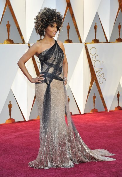 Granične: Halle Berry - Atelier Versace Couture