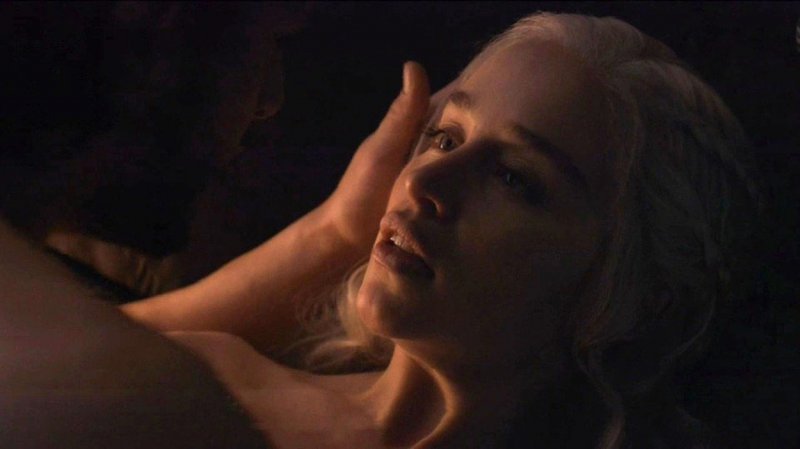 Emilia Clarke i Kit Harrington