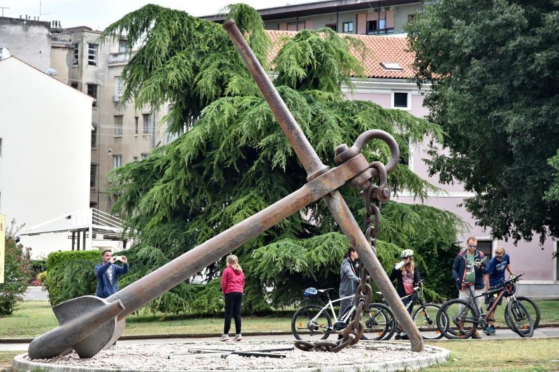 Pula: Stara gradska jezgra nakon razvedravanja opet je puna turista