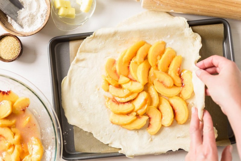 Najjednostavniji i najukusniji voćni kolač koji ćete obožavati - galette s breskvama