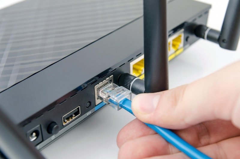 Držite router dalje od kućanskih uređaja i metalnih objekata