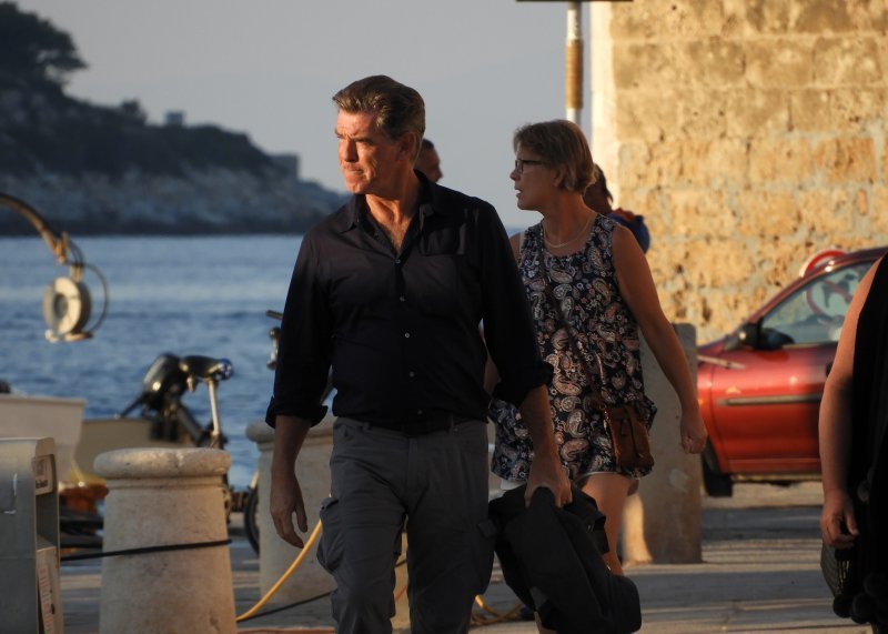 Pierce Brosnan na večeri sa suprugom