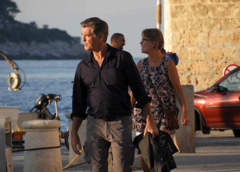 Pierce Brosnan na večeri sa suprugom