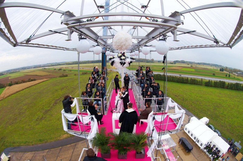 Vjenčanje 45 metara iznad zemlje pa bungee skok