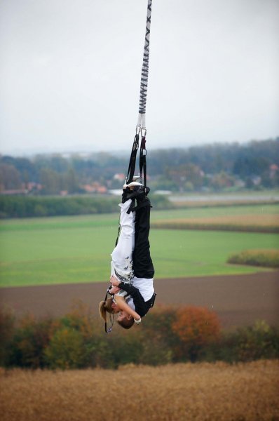 Vjenčanje 45 metara iznad zemlje pa bungee skok