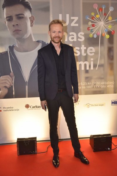 Saša Lozar