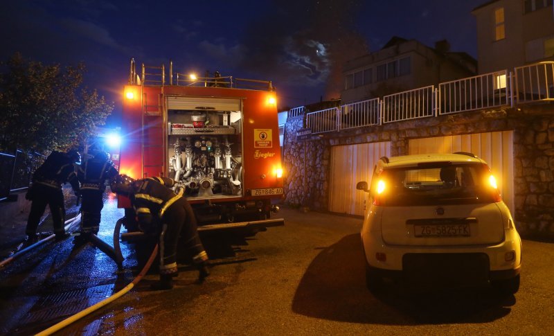 U Bjelolasičkoj ulici u Mlinovima planula je kuća