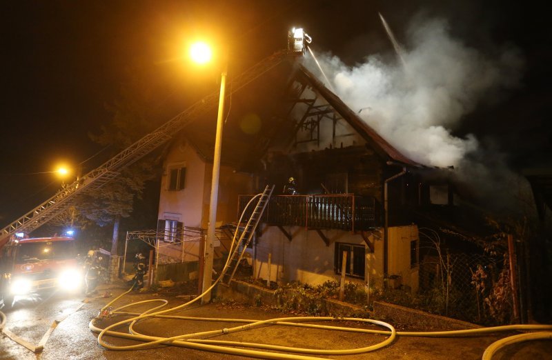 U Bjelolasičkoj ulici u Mlinovima planula je kuća