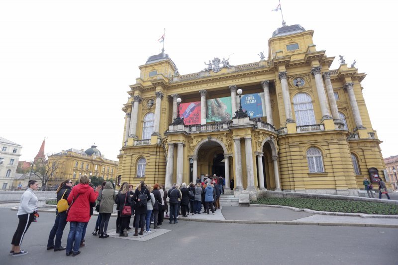 Gužva ispred HNK Zagreb