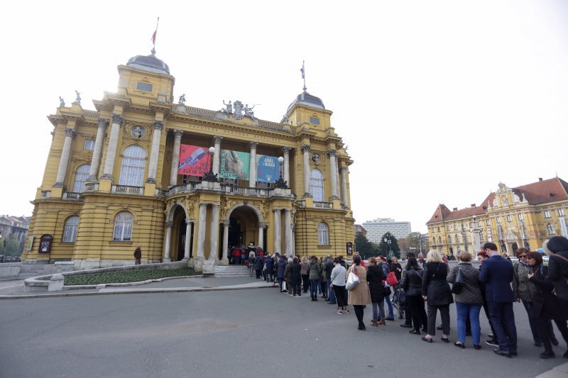 Gužva ispred HNK Zagreb