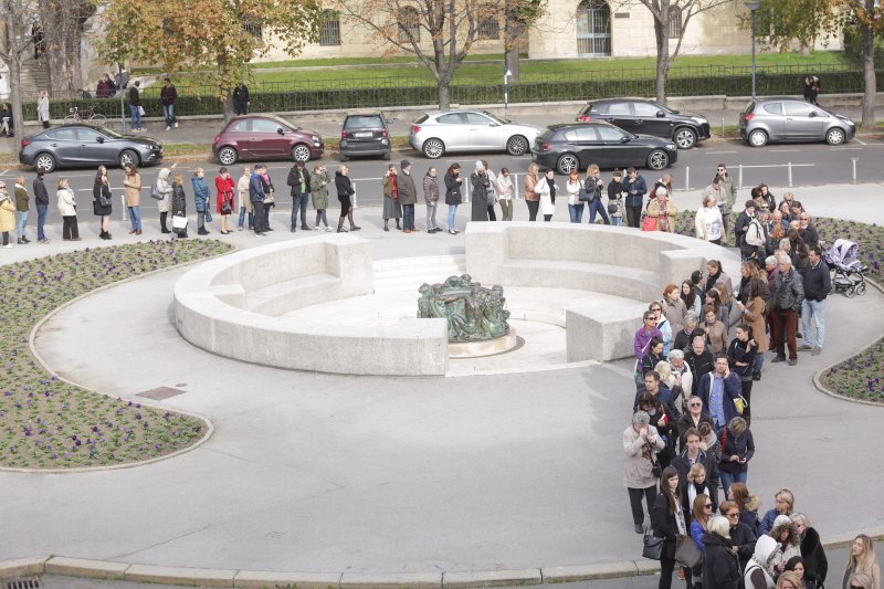 Gužva ispred HNK Zagreb