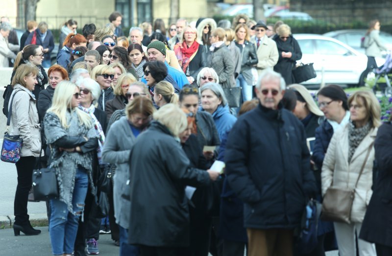 Gužva ispred HNK Zagreb