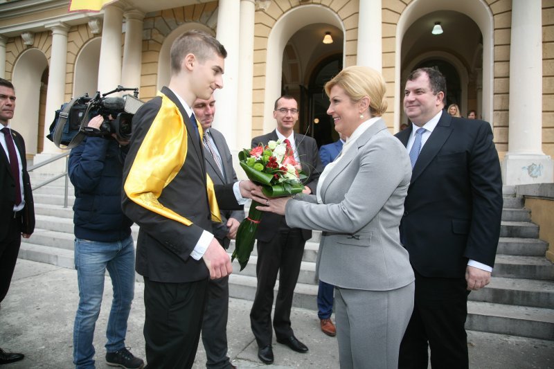 Kolinda Grabar Kitarović u posjetu sušačkoj gimnaziji