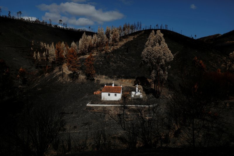Crkvica je ostala neoštećena u požaru u Portugalu