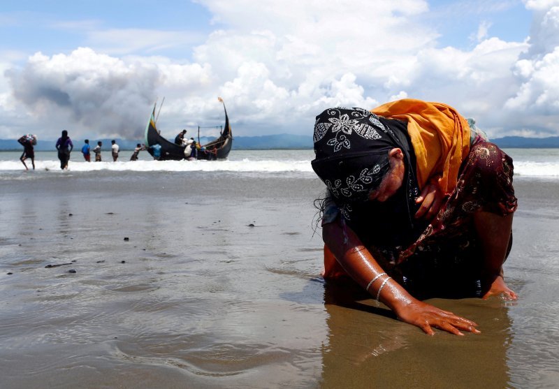 Iscrpljena izbjeglica na granici Mianmara i Bangladeša