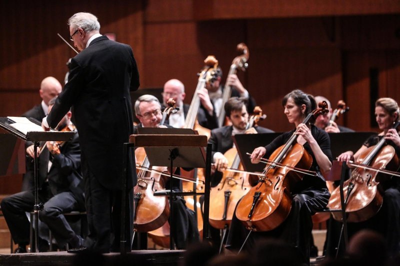 Koncert Zagrebačke filharmonije uz dirigenta Pavla Dešpalja i Ivu Pogorelića na klaviru