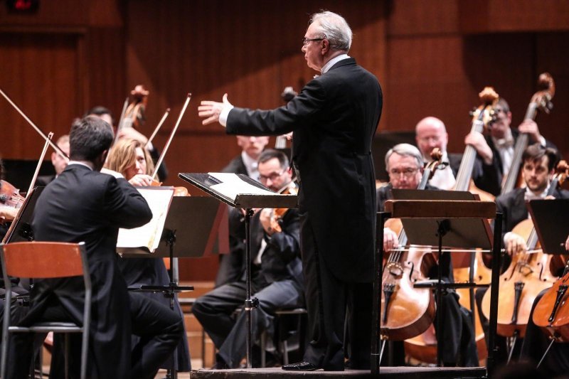 Koncert Zagrebačke filharmonije uz dirigenta Pavla Dešpalja i Ivu Pogorelića na klaviru