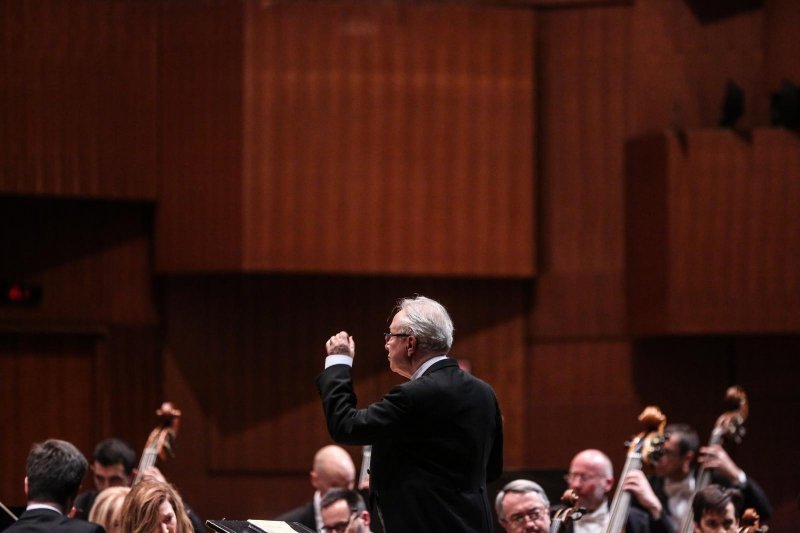 Koncert Zagrebačke filharmonije uz dirigenta Pavla Dešpalja i Ivu Pogorelića na klaviru