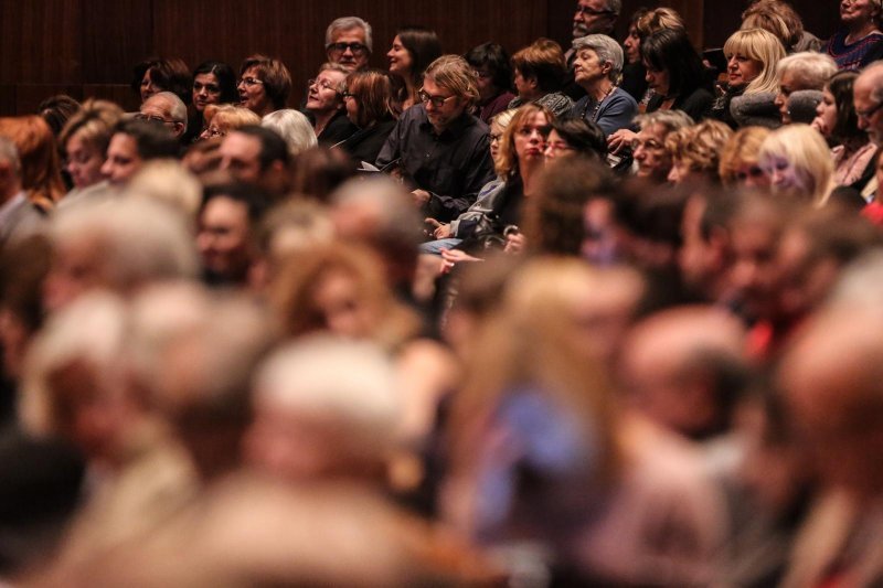 Koncert Zagrebačke filharmonije uz dirigenta Pavla Dešpalja i Ivu Pogorelića na klaviru