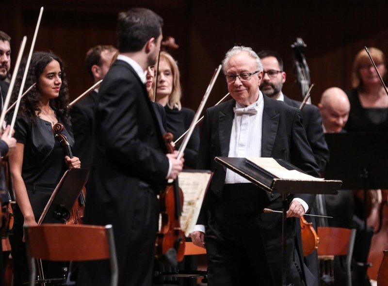 Koncert Zagrebačke filharmonije uz dirigenta Pavla Dešpalja i Ivu Pogorelića na klaviru