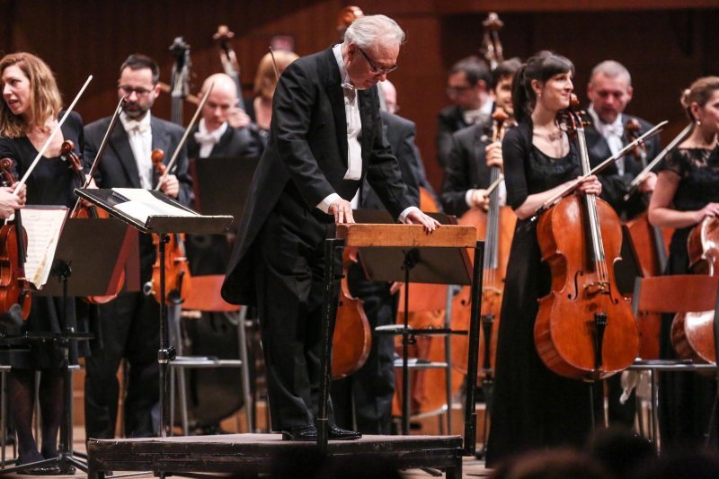 Koncert Zagrebačke filharmonije uz dirigenta Pavla Dešpalja i Ivu Pogorelića na klaviru