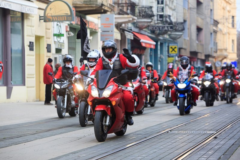 Tradicionalan defile motomrazova gradskim ulicama Osijeka