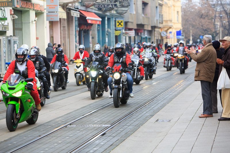 Tradicionalan defile motomrazova gradskim ulicama Osijeka