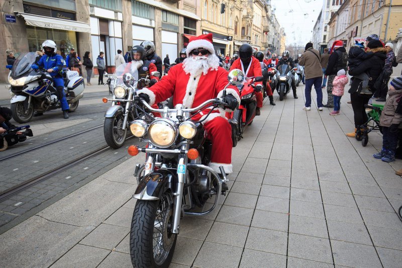 Tradicionalan defile motomrazova gradskim ulicama Osijeka