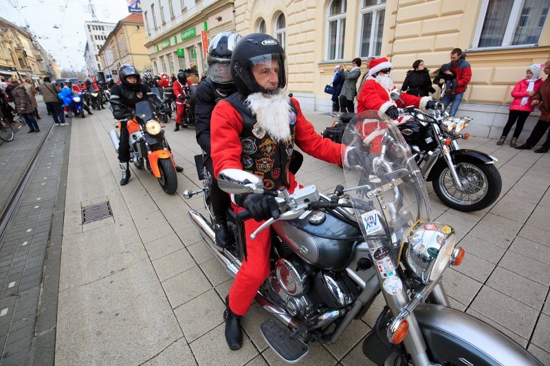 Tradicionalan defile motomrazova gradskim ulicama Osijeka