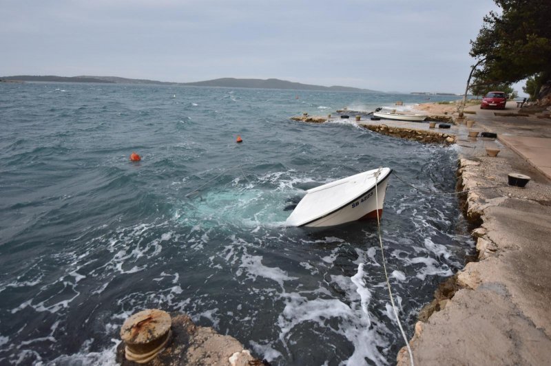 Olujno jugo tijekom noći oštetilo nekoliko brodica