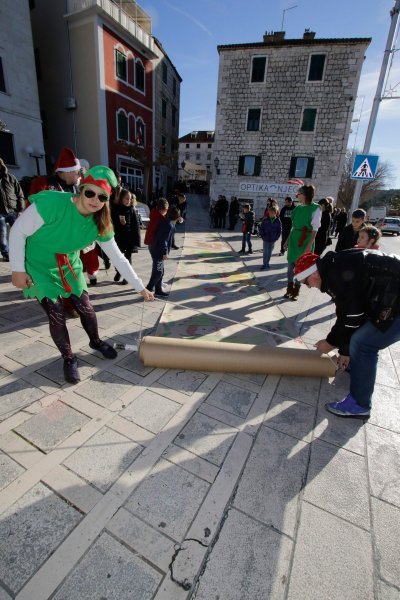 Predstavljanje mega-Čestitke u Božićnom gradu u Makarskoj