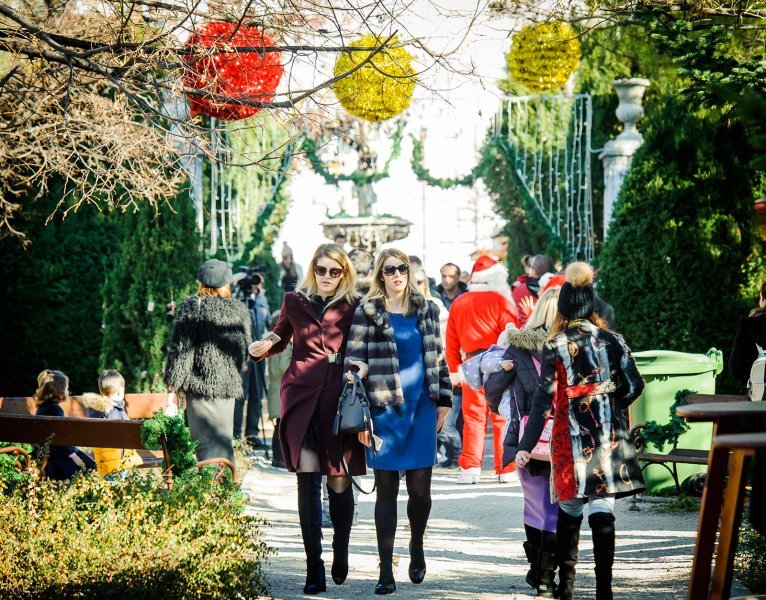 Blagdansko ozračje na šibenskim ulicama i na Adventskom sajmu