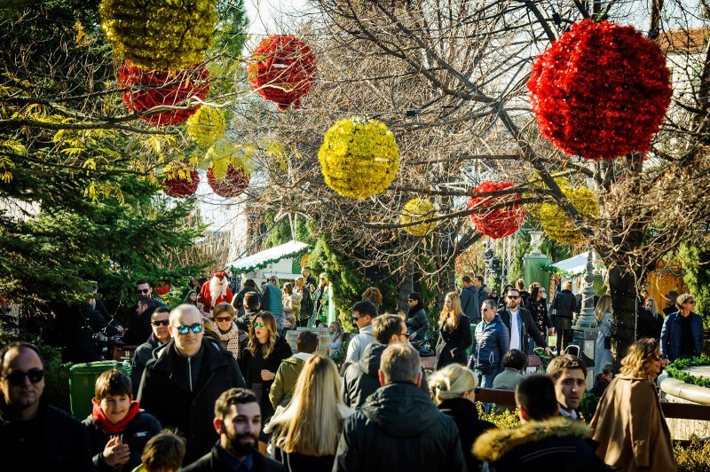 Blagdansko ozračje na šibenskim ulicama i na Adventskom sajmu