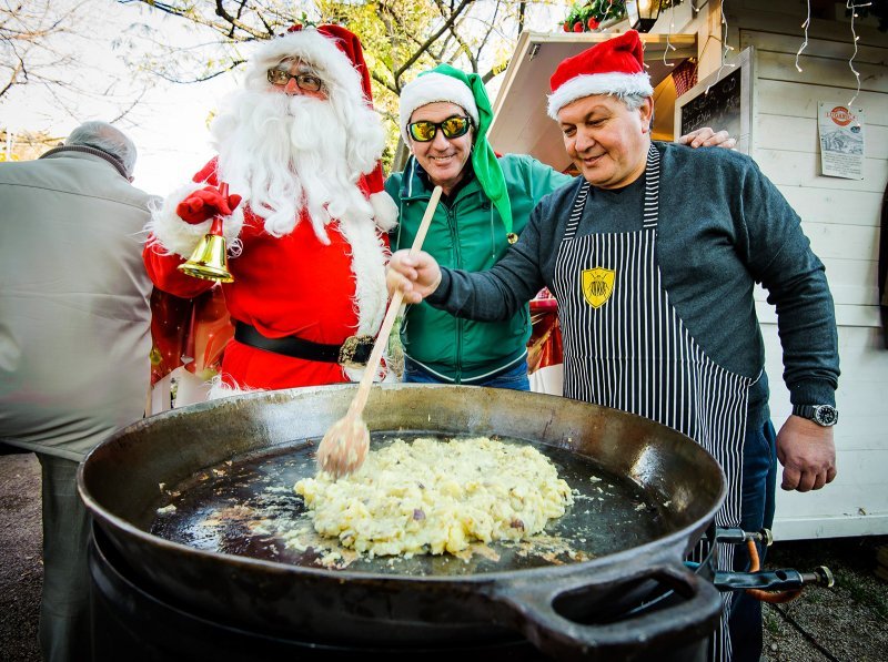 Blagdansko ozračje na šibenskim ulicama i na Adventskom sajmu