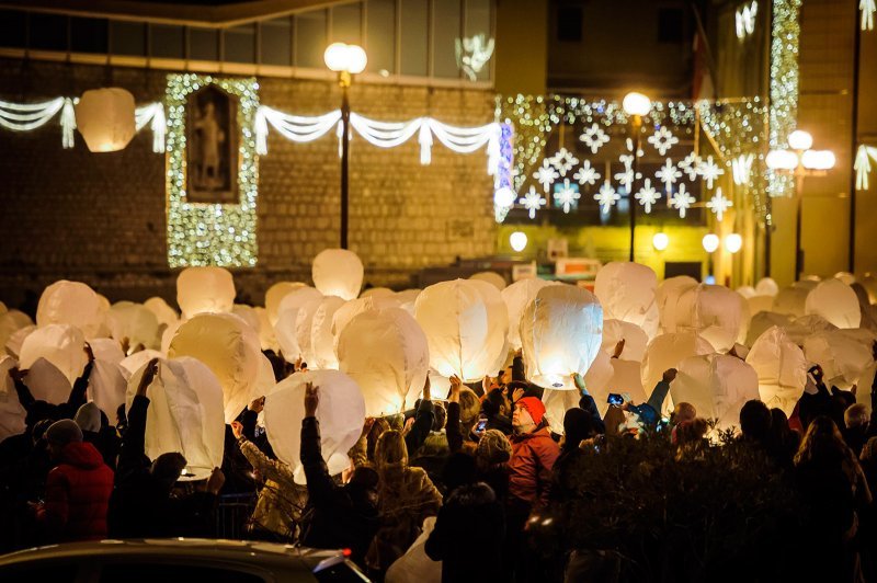 Blagdansko ozračje na šibenskim ulicama i na Adventskom sajmu