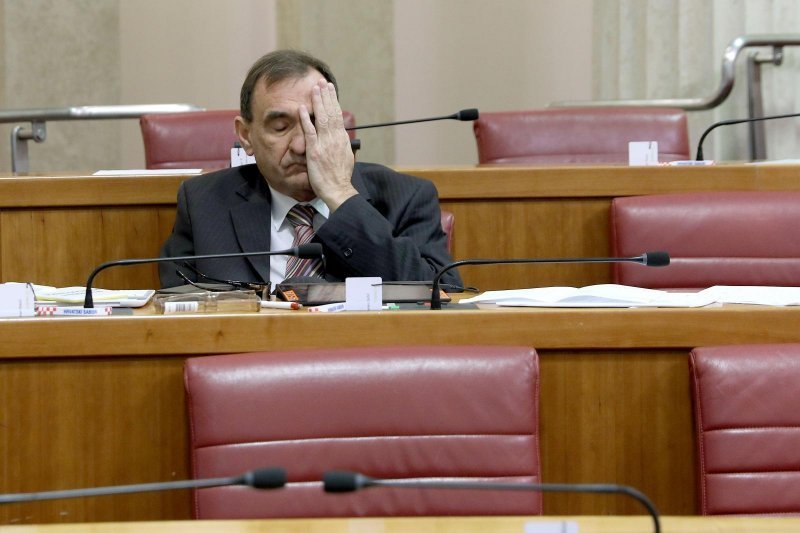 Pospani SDP-ovac Nenad Stazić tražio stanku na početku sjednice Sabora