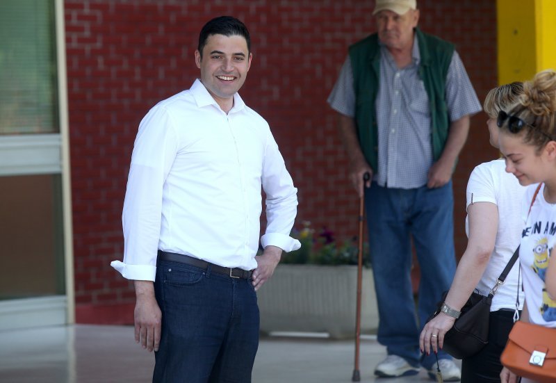 Davor Bernardić nakon što je glasao u drugom krugu lokalnih izbora