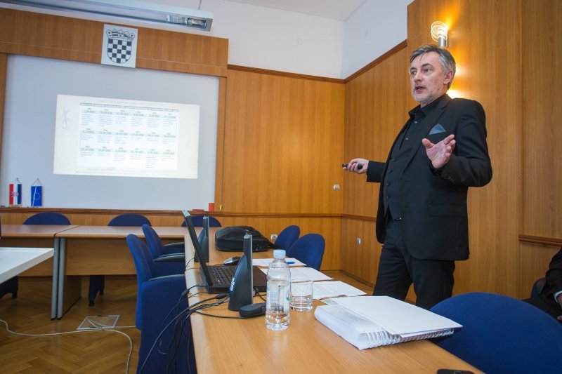 Miroslav Škoro obranio doktorat na Ekonomskom fakultetu