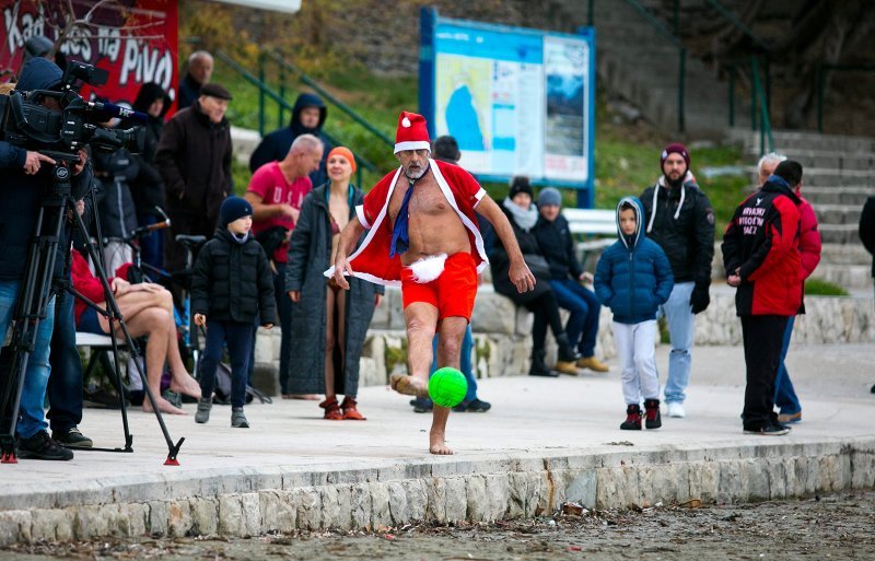 Novogodišnji picigin na Bačvicama