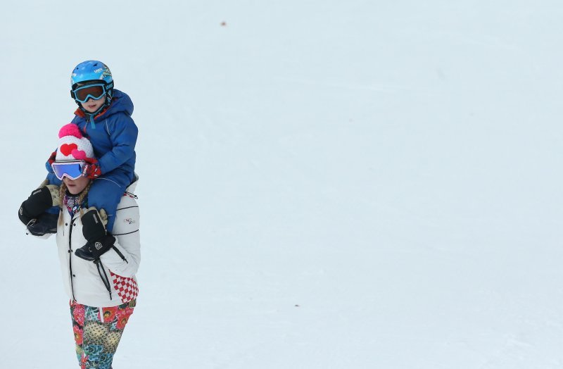 Janica Kostelić s nećakom uživa na skijalištu na Sljemenu