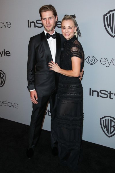 Karl Cook i Kaley Cuoco